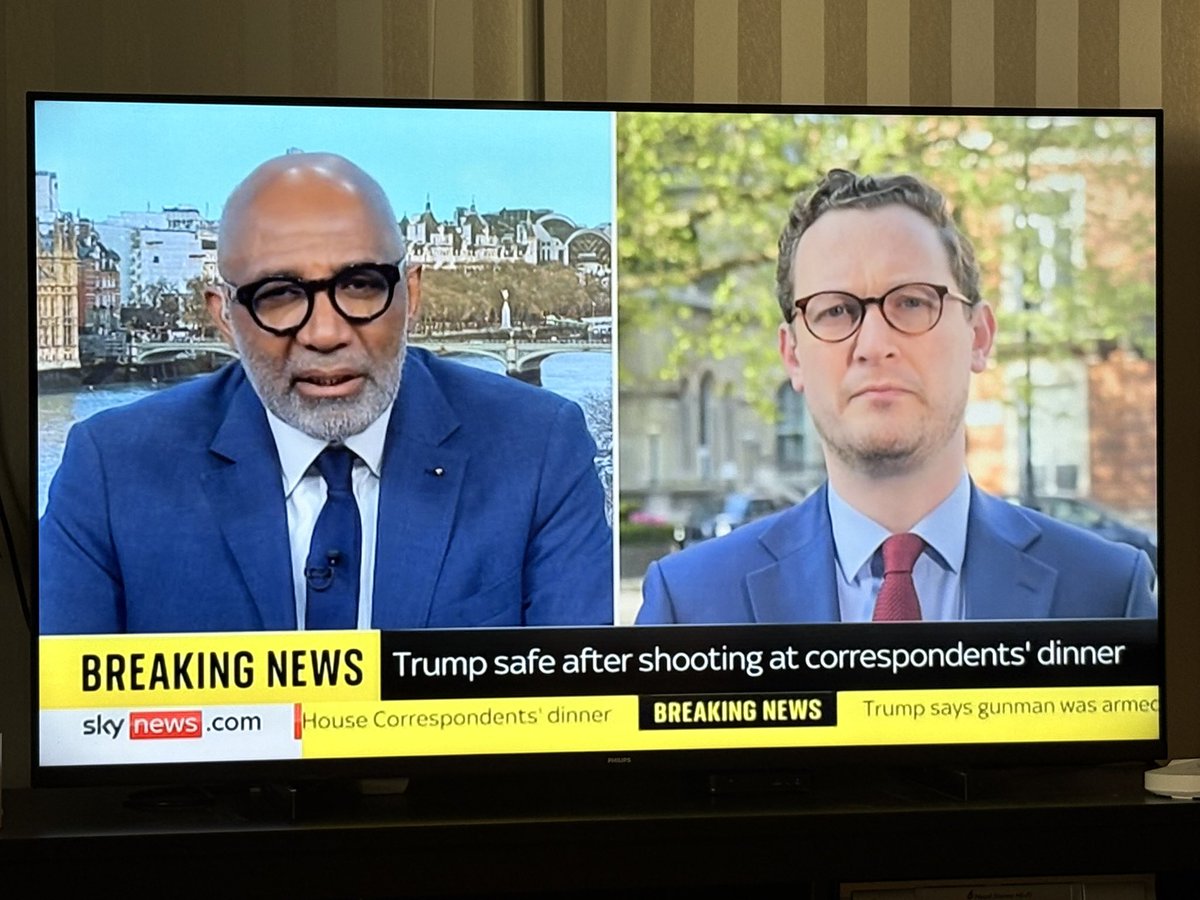 Mordförsök på en president i USA. 
TV4 visar kockar och SVT visar Muren. 
För att följa nyhetsflödet så får man välja internationella medier helt enkelt. 
Är man intresserad av älgvandringar så kan du välja SVT.