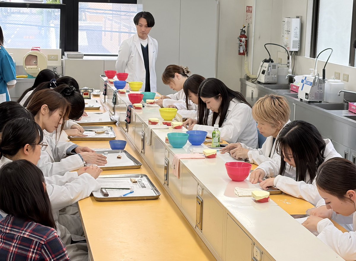 新大阪歯科技工士専門学校 tweet media