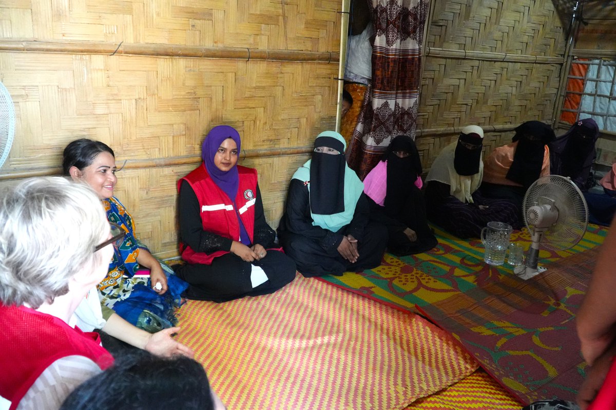 BDRCS1's tweet photo. High-level @ifrc officials visited @BDRCS1 operations in #CoxsBazar Camps to understand ground challenges &amp; strengthen coordinated efforts.
Observed healthcare, cyclone drill, TSS, livelihoods, listened to communities &amp; met with 🇧🇩Govt &amp; other stakeholders.
#HumanitarianDiplomacy https://t.co/UEhWisK9hz