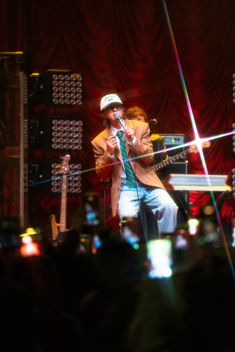 KuiXiao714's tweet image. He’s gentle, focused, and truly shines from the inside out.

An Evening with KUN
#KUN #caixukun #tour 
@kun_officialx