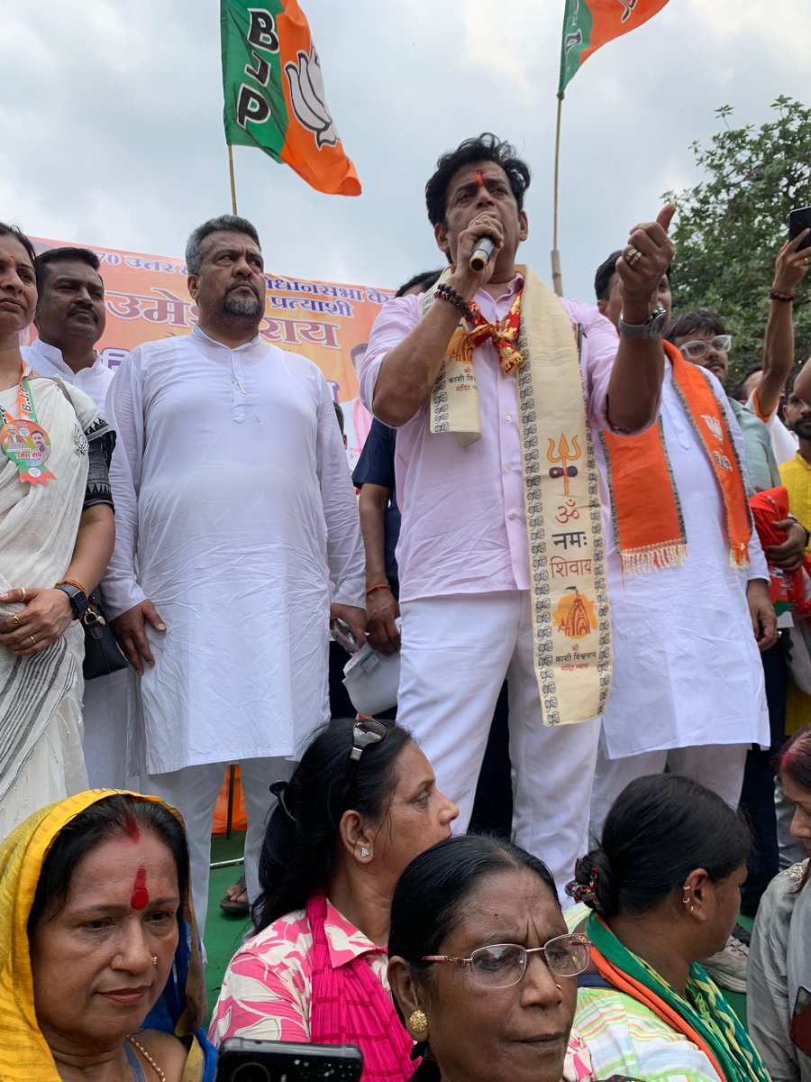 BJPChandankr's tweet photo. भोजपुरी के सुपरस्टार एवं गोरखपुर से लोकप्रिय सांसद आदरणीय श्री रवि किशन जी  का उत्तर हावड़ा विधानसभा में भाजपा प्रत्याशी श्री उमेश राय जी के समर्थन में आयोजित भव्य रोड शो कार्यक्रम में सम्मिलित  हुए।

इस दौरान क्षेत्र की देवतुल्य जनता जनार्दन की गरिमामयी उपस्थिति और अपार जनसमर्थन ने यह स्पष्ट कर दिया कि पश्चिम बंगाल में परिवर्तन की लहर  है और इस बार भाजपा की सरकार बनना तय है।

जनता का उत्साह, विश्वास और भारी समर्थन यह संदेश दे रहा है कि बंगाल अब विकास, सुरक्षा और सुशासन की दिशा में आगे बढ़ने के लिए तैयार है।

“जन-जन का आशीर्वाद,
बंगाल में भाजपा सरकार।”
