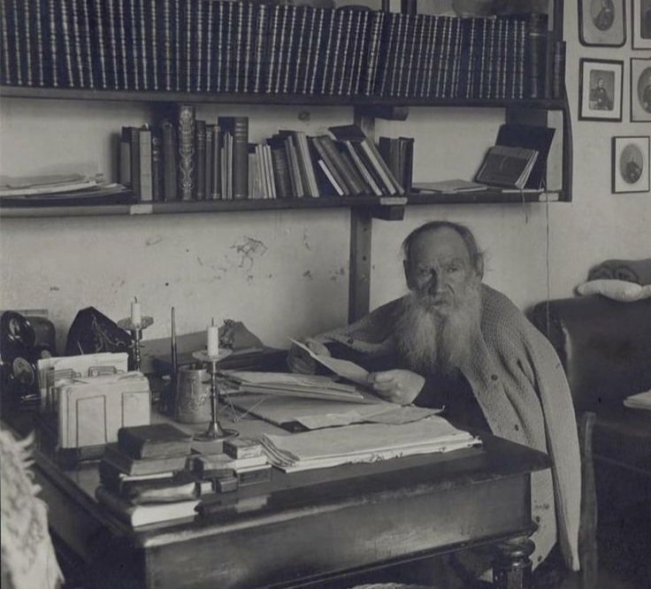 Çoğunluk aynı fikirde diye yanlış bir şey, yanlış olmaktan kurtulmaz.

~Tolstoy~