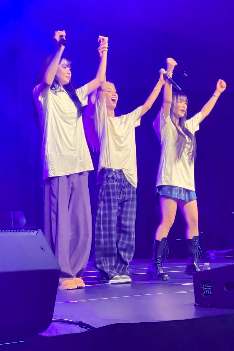 Thank you Dia, Lola, U_Chae and the AWU team for a great show and time! So good to see #pixy performing again! #dia #lola #uchae #awu