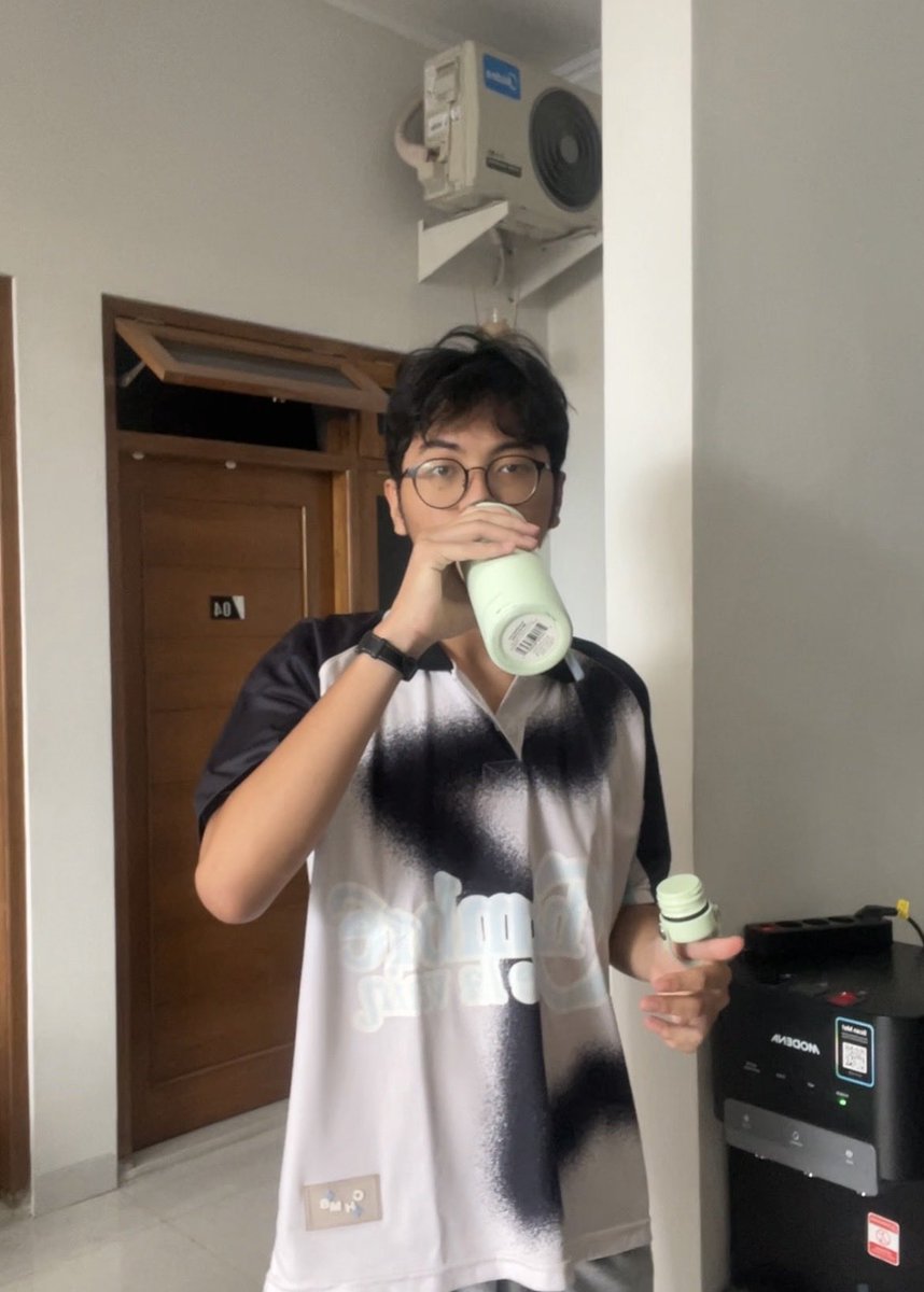 wrongkarwai tweet media