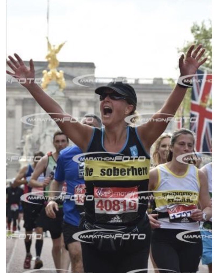 KBsArmy's tweet image. I ran London in 2017 for Guide Dogs for the Blind 

Growing up w. guide dogs was a privilege &amp;amp; offered mum independence she’d never previously experienced 

My favourite &amp;amp; most treasured mara as she would pass away the following year 

#foryoumum ❤️

Good luck #twitterfam