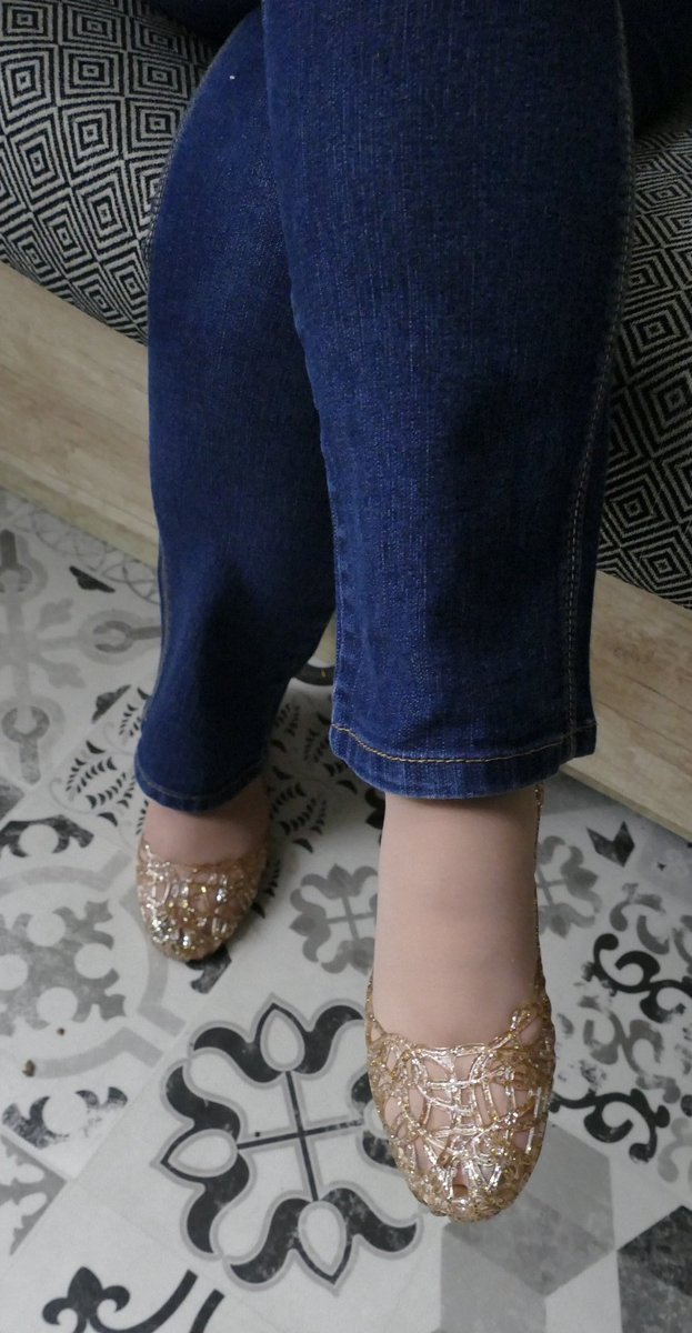 ConnoisseurPan1's tweet image. Keep it minimal for #Sunday..
#Denim and flats....
#kneehighs #Sheertoe in a variety of colours...
#lookyourbest 
👇👇👇👇👇👇👇👇👇👇👇👇
connoisseurhosierygb.etsy.com/?coupon=SAVE25