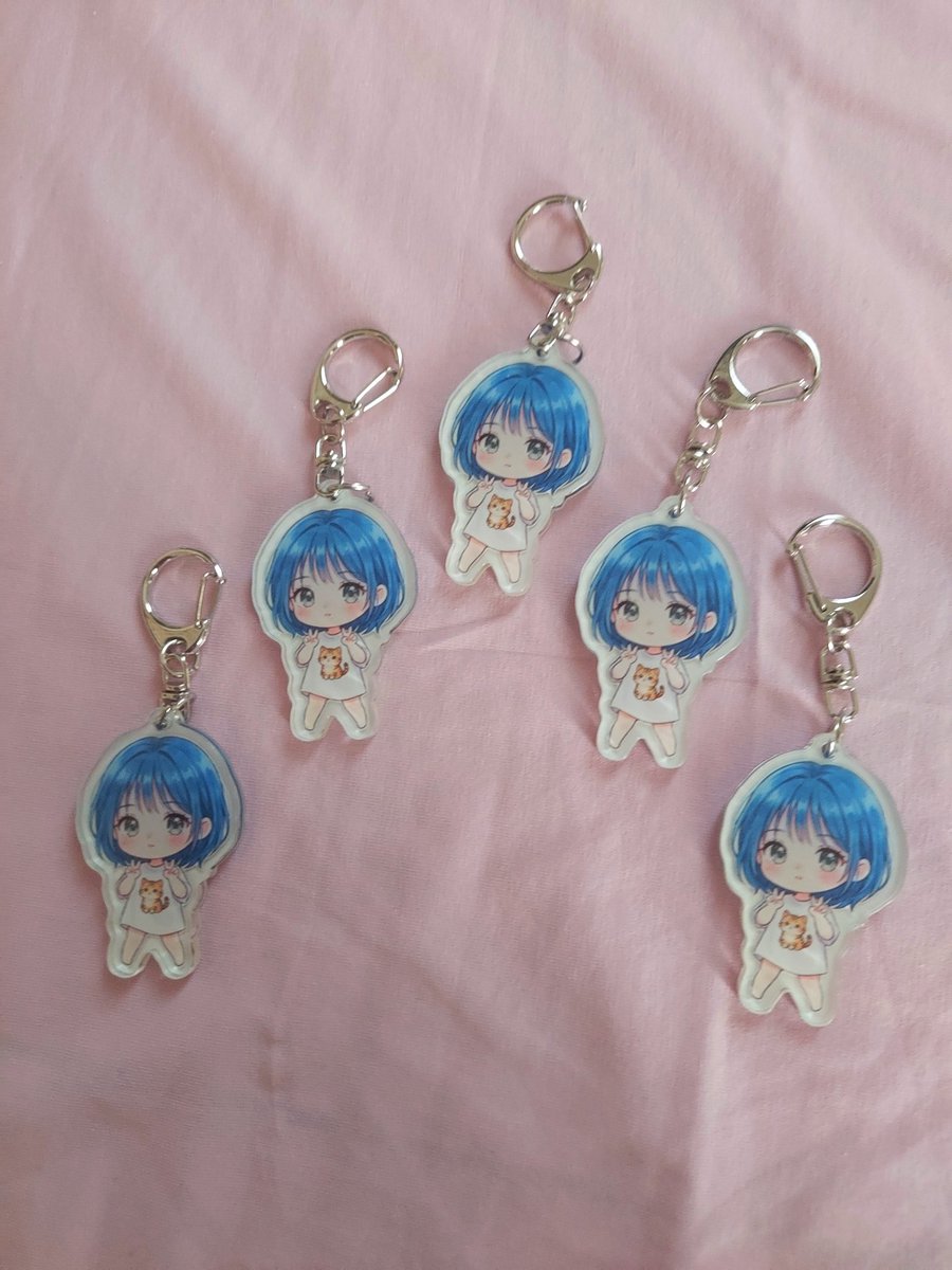 0118turuhime's tweet photo. 私のミニキャラのアクキーが出来ました。
嬉しい⸜(*ˊᗜˋ*)⸝
甥っ子姪っ子、弟にあげるためだけに作りました(笑)
IDworldさんに作ってもらったのですが、裏面が真っ白じゃなかった💦
でも可愛いし、何よりしっり丈夫そうに出来てて満足( ¯﹀¯ )💗
#オリジナルアクキー
#IDworld https://t.co/rvxzKPmn8E
