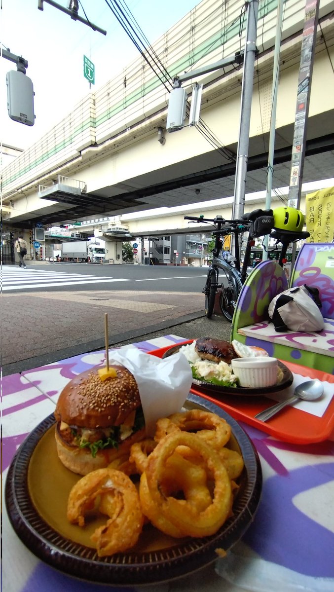 FjswKngw's tweet image. 今日は羽田空港界隈をポタリング🚲道は綺麗で眺め良し🛬📷
気になっていたBURGERも食べらて満足な1日でした。＃tern #verge ＃Dahon ＃DovePlus