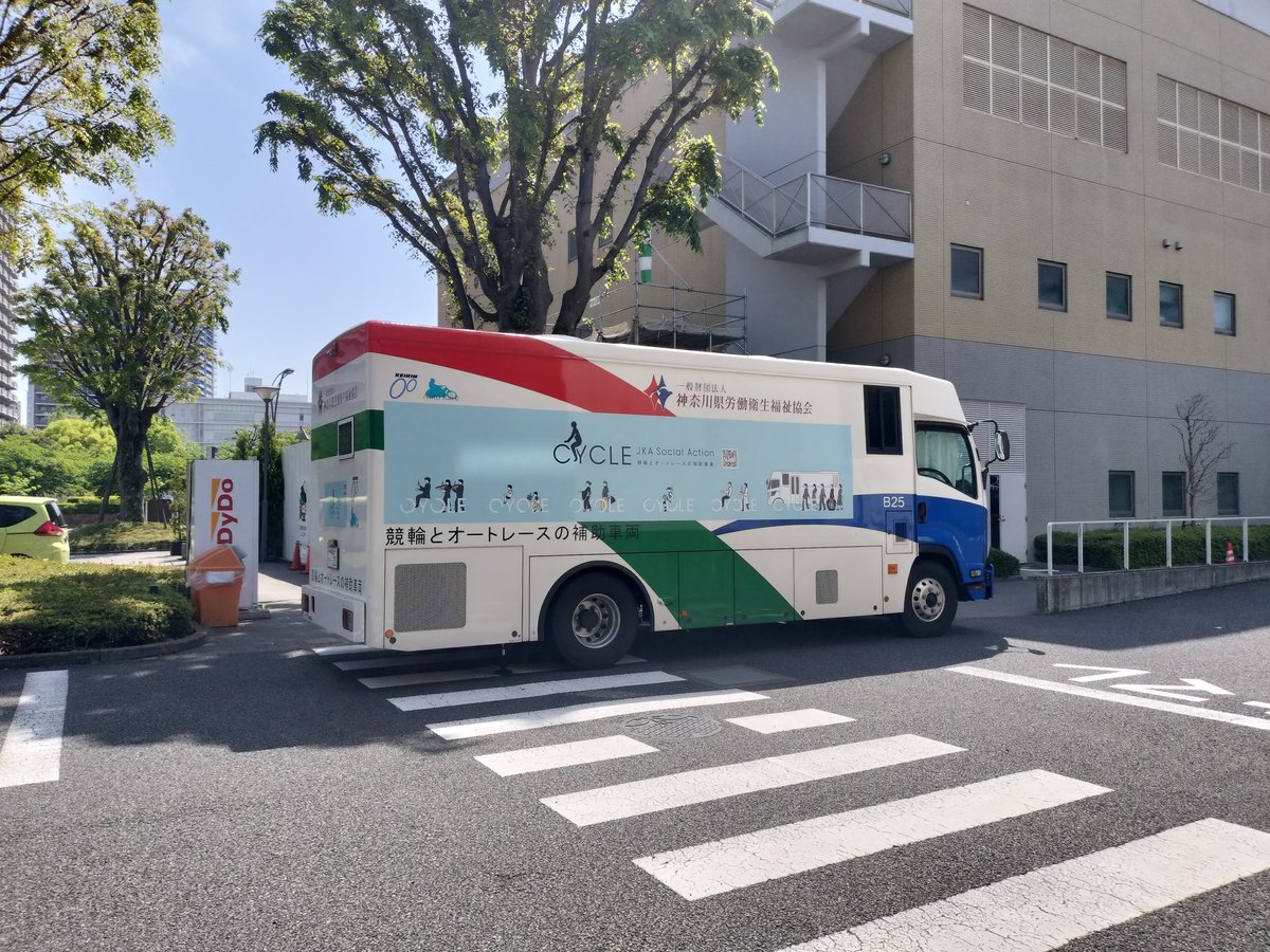 ﾖｼﾋｺ tweet media