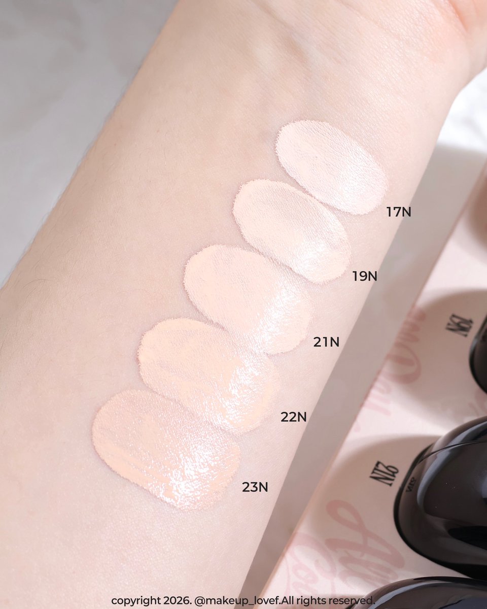 #제품제공 #RT이벤트
<a href="/fwee_makeup/">fwee 퓌</a>

#RT 해주신 2분께 퓌 올데이 커버 블랙 쿠션
1EA를 선물로 드릴게요🖤 (컬러 선택 가능!)

제가 어제 하루종일 올데쿠 바르고 돌아다녔는데 확실히 피부 무너짐도 없고 다크닝도 없었어요!

쿠션 컬러도 너무 예쁘게 빠져서 넘 마음에 들었던..🖤