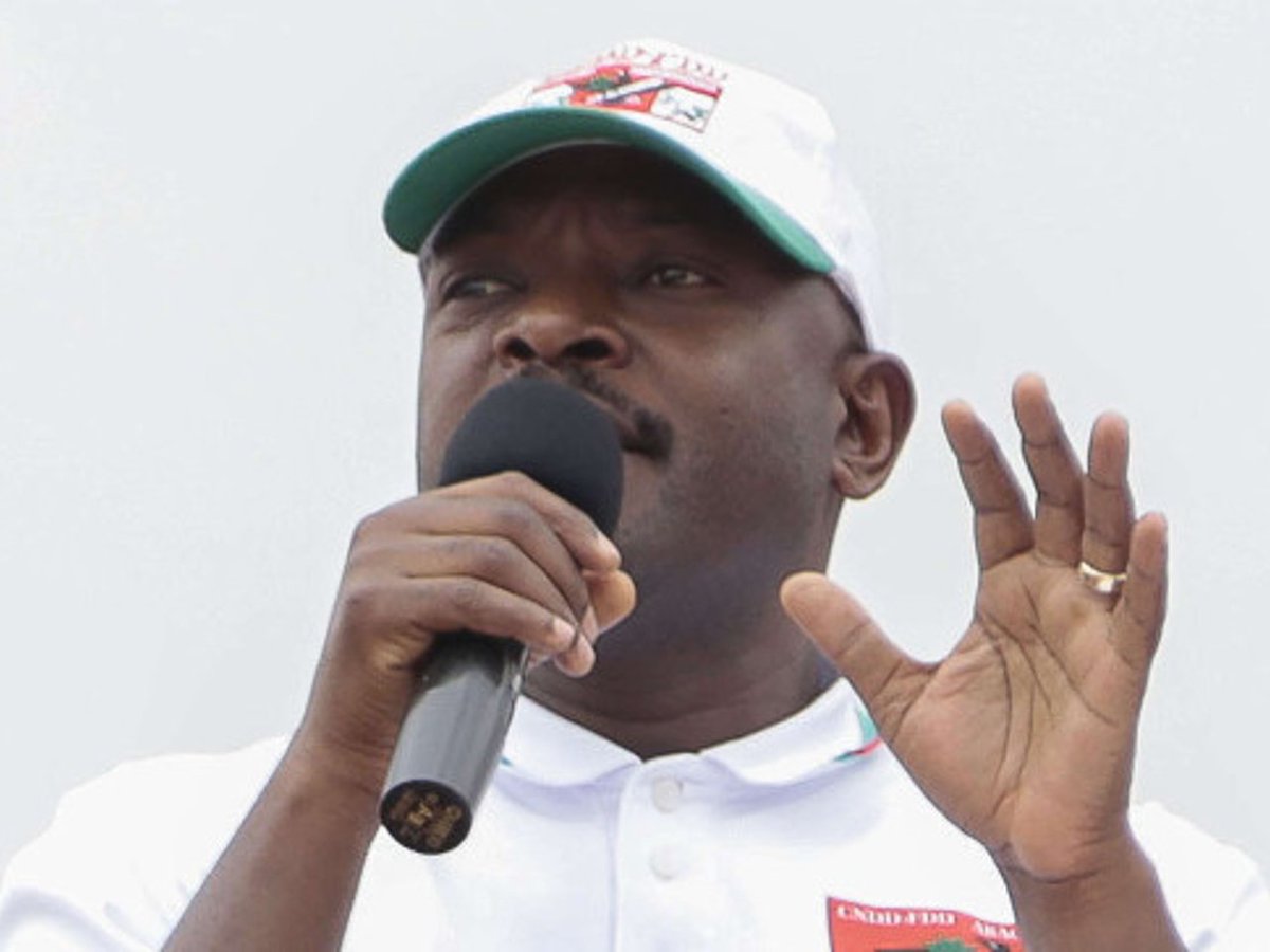 IrisNews_'s tweet photo. 🗓️ Ce jour-là, 26 avril 2015.
À l'issue du congrès du @CnddFdd tenu à #Ngagara (permanence nationale), Pierre Nkurunziza est désigné candidat à la présidentielle, dans un climat déjà marqué par de fortes tensions.
📌 Un moment charnière de l’histoire récente du #Burundi, dont les lectures restent encore aujourd’hui contrastées.