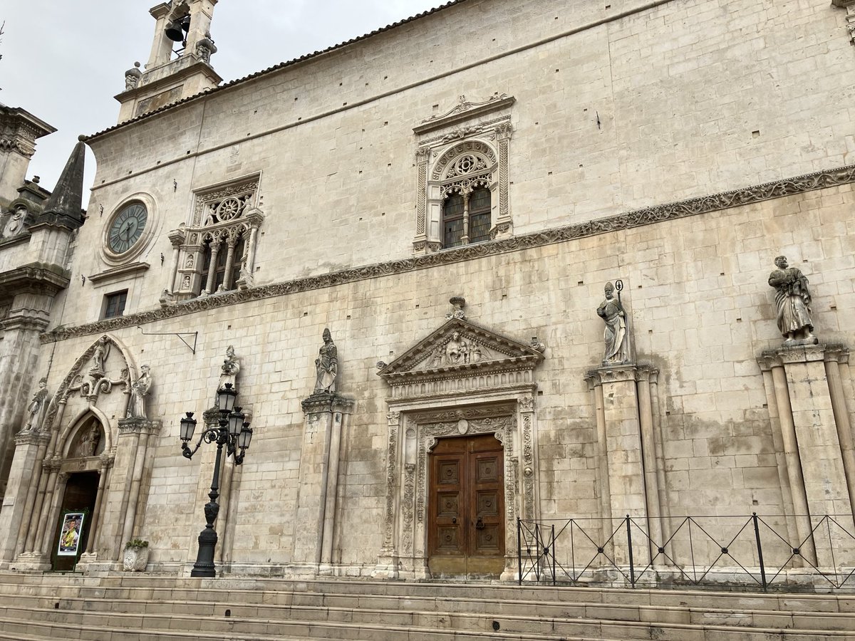 The barocco style of SS Annunziata Church remade after 1456 earthquake and its late medioeval/rinascimental one of its convent and hospital of poor people 
Two different period on compare