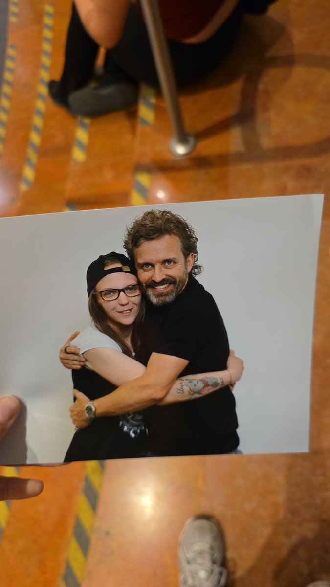 AlyssaSPNcons's tweet photo. Rob is the sweetest🫶🏻🥺❤️ #jib16 https://t.co/3Geb1C9TR1