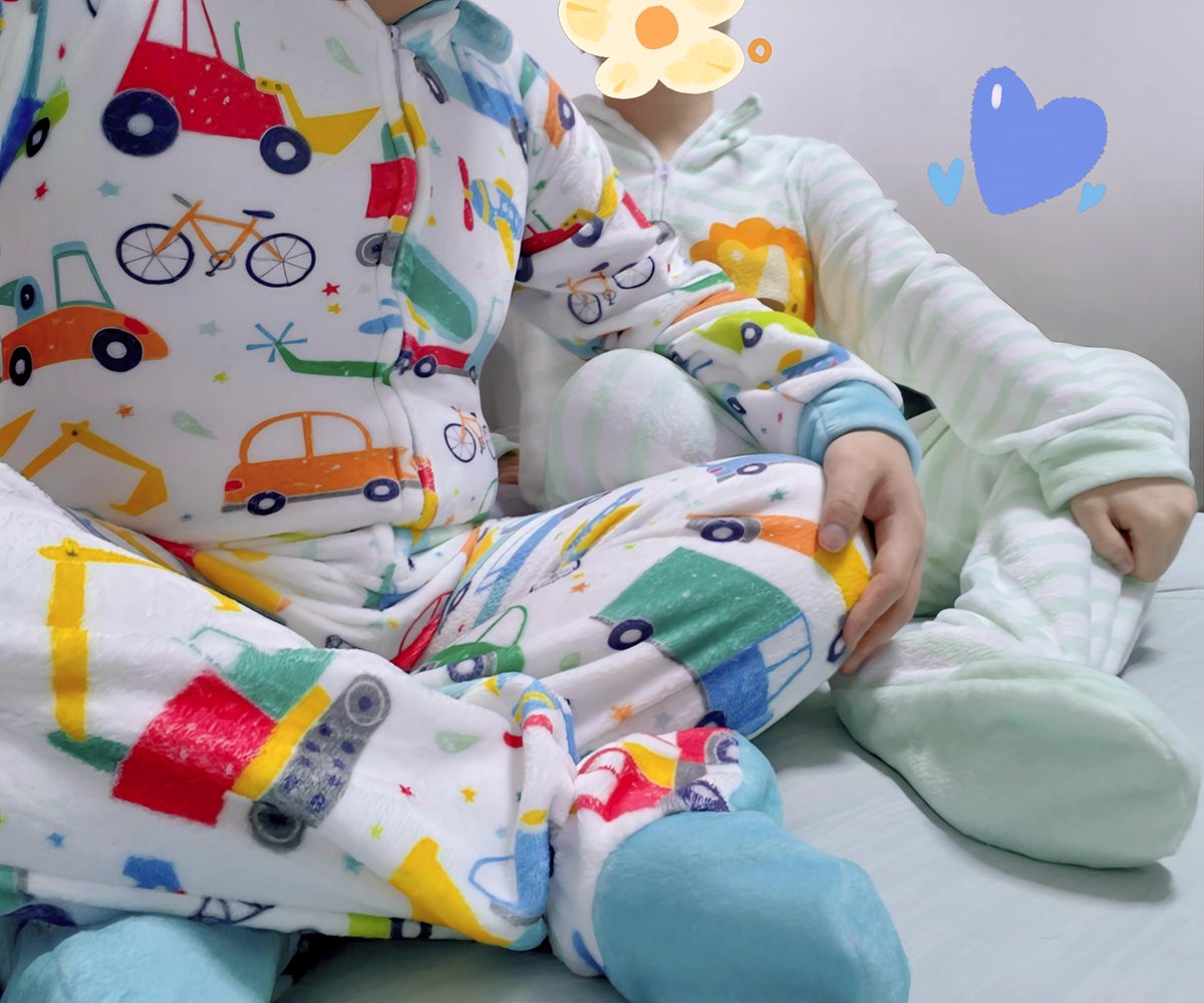 DiaperU_abdl's tweet photo. Awwww look how adorable! 🍼✨
Our little one @LyTiMow  and Daddy are matching in their DiaperU Footed Jammies! So cozy, so cute, and full of baby vibes 💕
Nothing is sweeter than twinning with Daddy in the comfiest jammies ever! 🧸💤

Thank you so much for sharing this precious moment with us! 🥰
