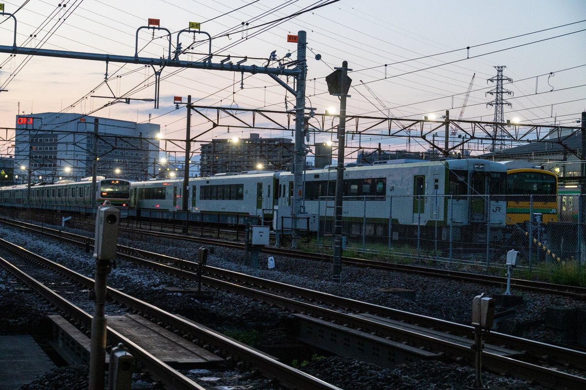 hirockey_train tweet media