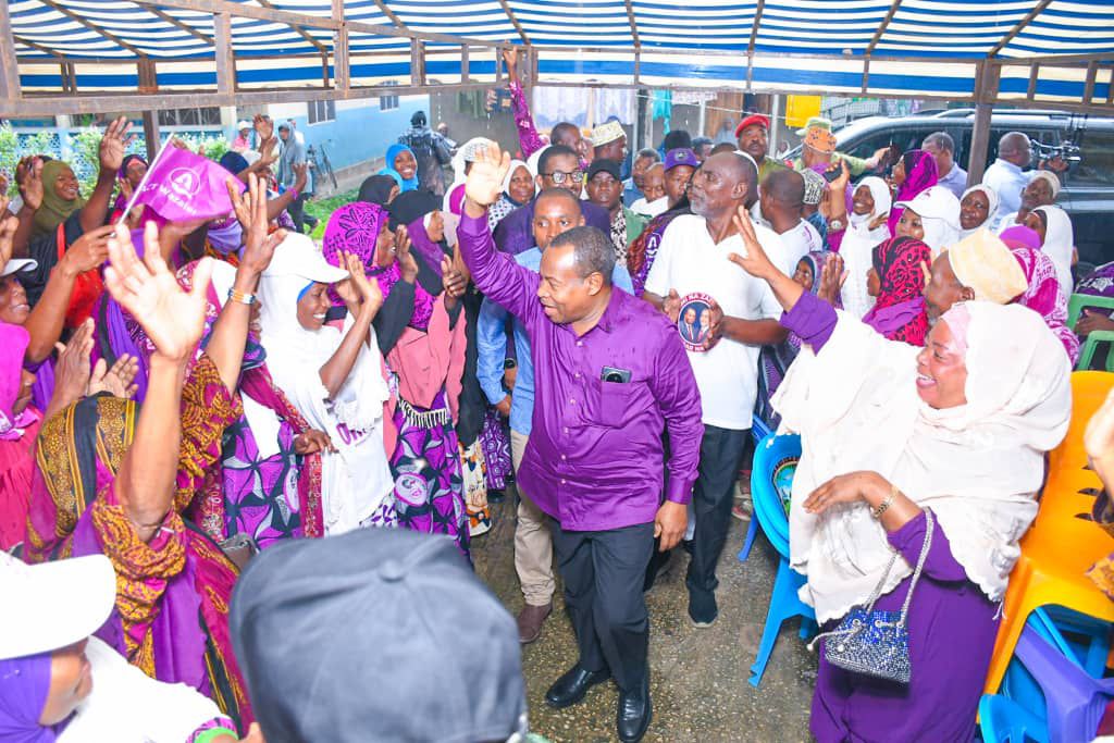 ACT_Media255's tweet photo. 📍 Zanzibar, Pemba 

Aprili 26, 2026 Mgeni Rasmi Mwenyekiti wa @ACTwazalendo Mhe. Othman Masoud Othman amewasili katika kongamano la Muungano lililoandaliwa na Ngome ya Vijana.
#KongamanoLaMuungano https://t.co/sgE1qlnTMi