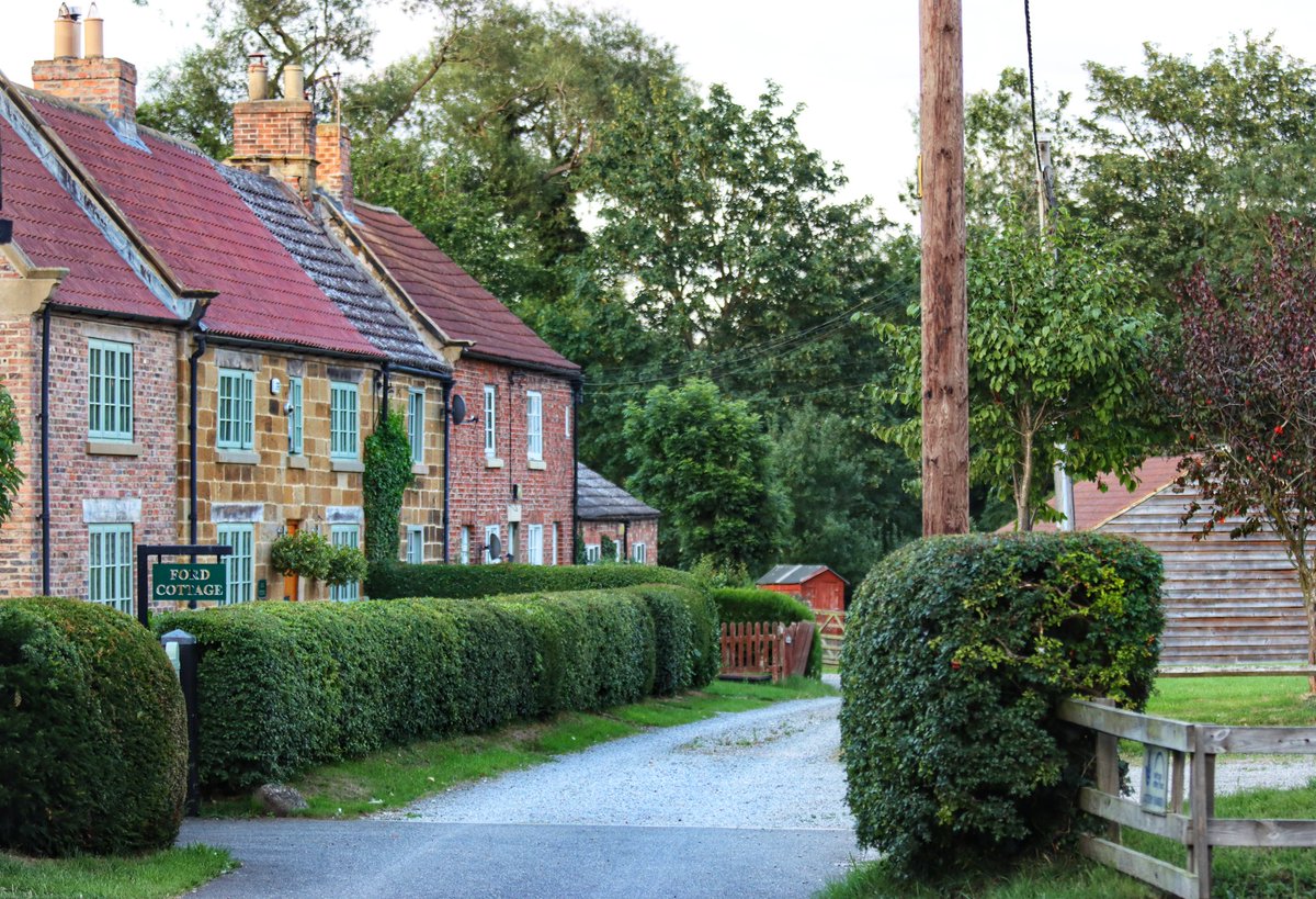 MyFaveBench's tweet image. Happy Sunday from Thornton le Street, just outside of #Thirsk. Our little village is just beautiful and  in todays world of nagitivity why dont we share some pictures of where we live just to brighten up our day ❤️.
#Yorkshire #Thirsk