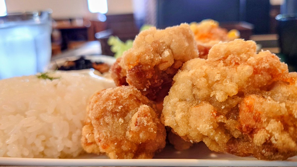 miarii's tweet photo. 260426午後1時50分
久しぶりの #BLACKACafe でランチ。#唐揚げ定食 を深く深く味わいました。身体が元気って良いな。美味しいものを美味しいって言いながら食べられる幸せって良いな。もちろん #コーヒー は最高です。 https://t.co/KUuvMAvxsk