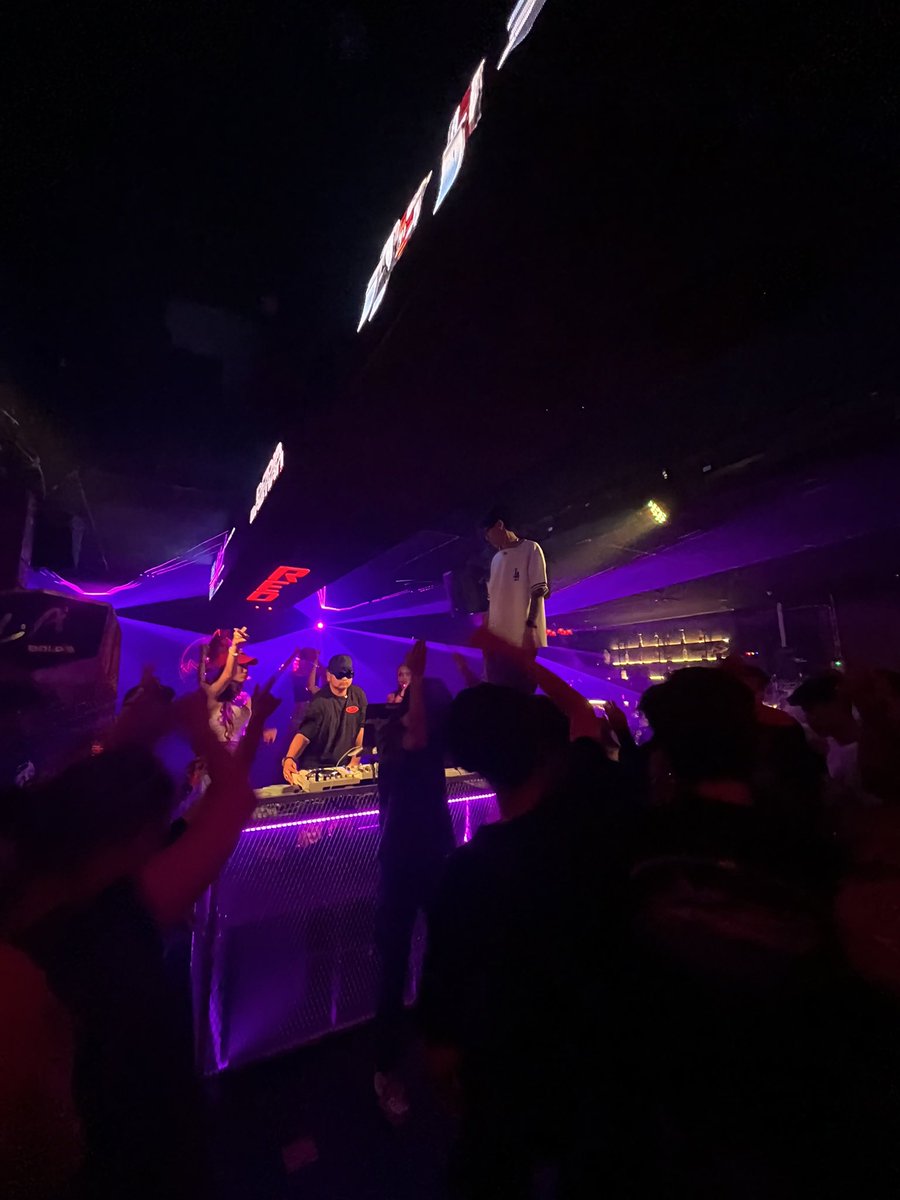 rabélla tweet media