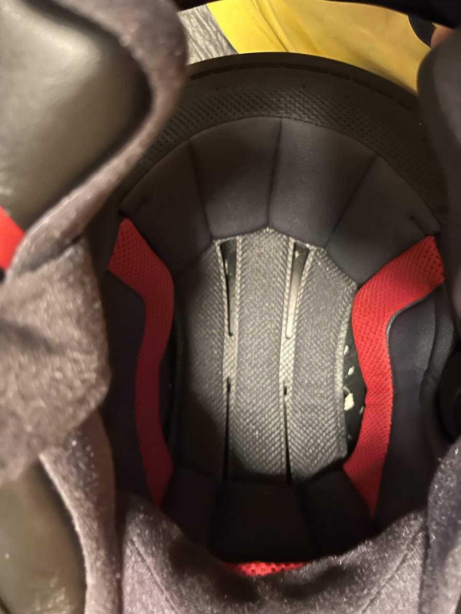 tokomax74's tweet image. ヘルメットのセンターパッドを
交換して初めてのおバイク🏍️💨
小1時間走りましたが
頭の痛みはなく、とても快適でした😊
クッション性って大事なんですね😆
#shoei #x14 #yfdesign 
#daijiro #加藤大治郎 
#zx10r #ライムグリーン