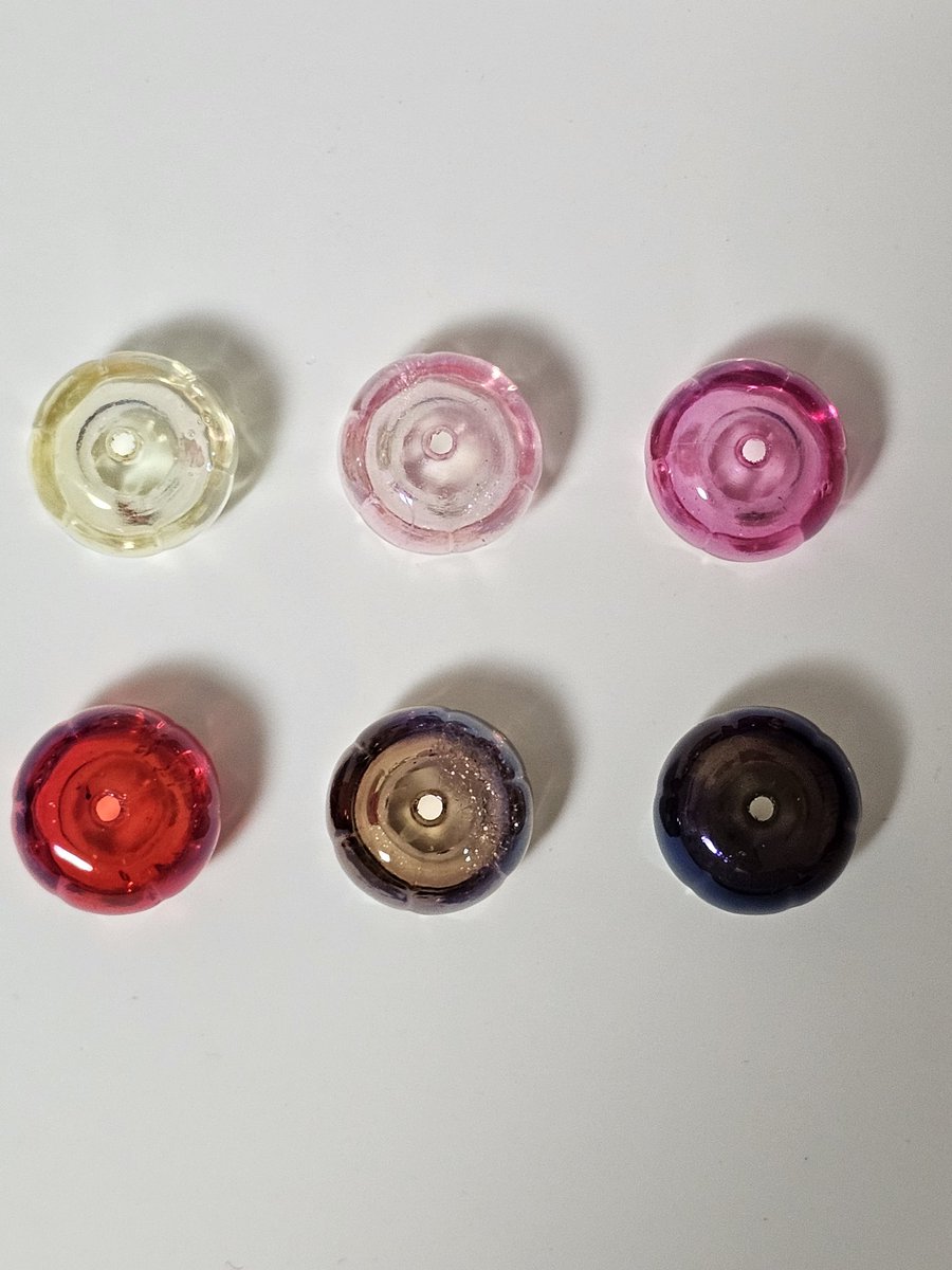 악세사리 커미션의 단점
소진된 재료 또 사야느라 다시 거지됨🫠🫠
새 조합 테스트도 해야해서
투자비용도 꾸준히 필요하군요