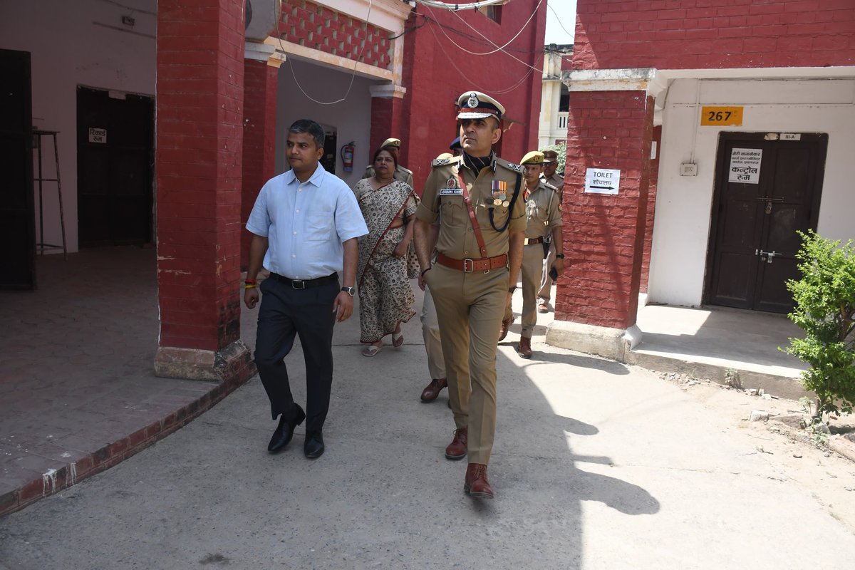 DM Prayagraj tweet media