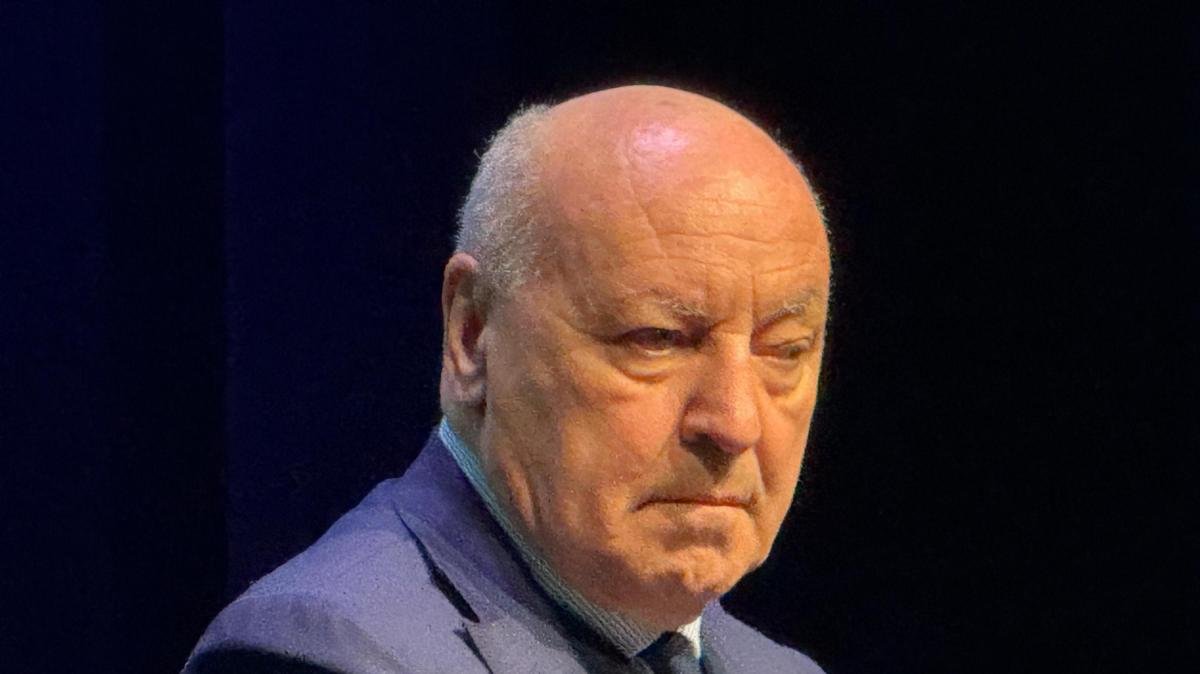 Italian_SeriaA's tweet photo. 🚨 عاااااااااجل | @Corriere

أعرب رئيس نادي إنتر ميلان، جوزيبي ماروتا، عن استيائه الشديد ومرارته لما حدث بالأمس.

يشعر النادي بالذهول إزاء الظلم الذي لحق به في مباريات حاسمة. 

تطالب إدارة إنتر الآن " بالشفافية " https://t.co/ucwjokQliZ