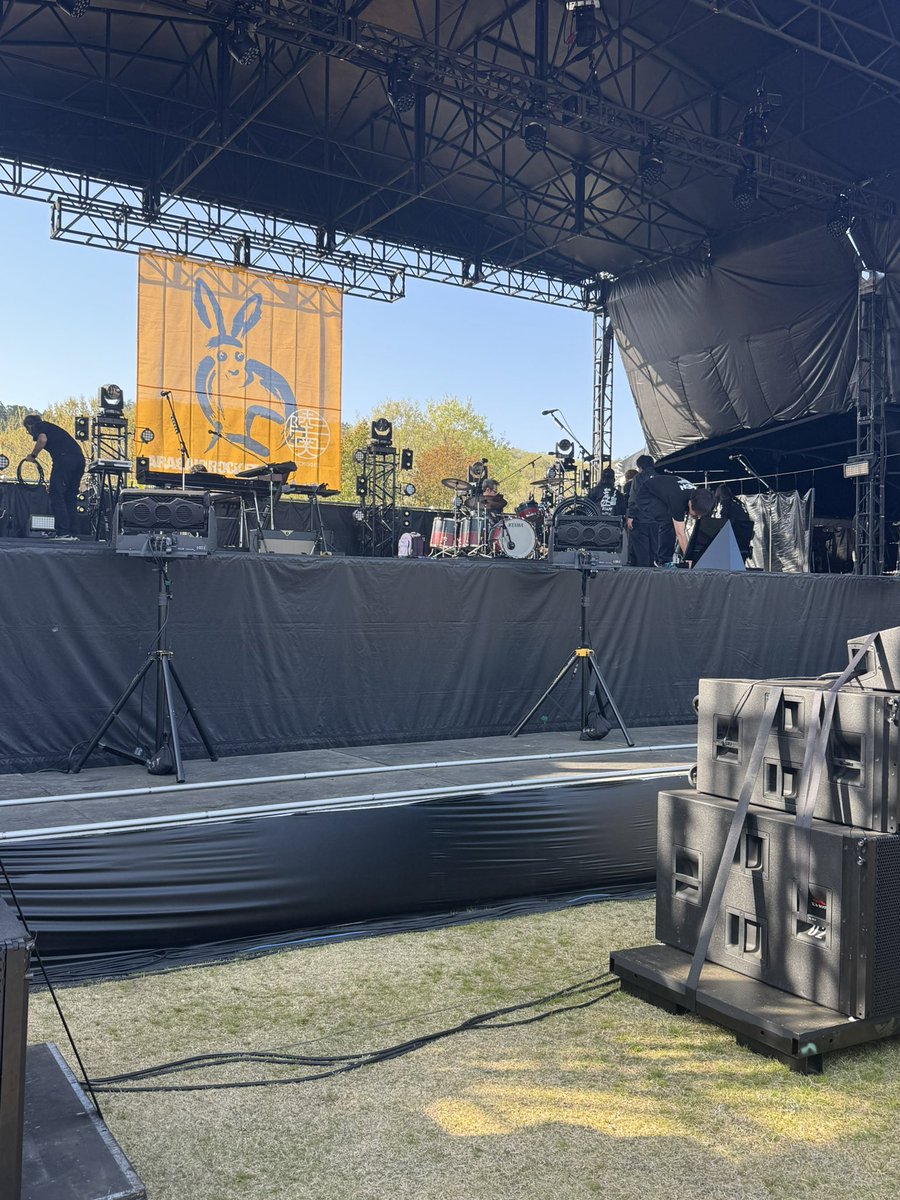 ashitamama's tweet photo. 4月26日@宮城・国営みちのく公園北地区 エコキャンプみちのく
陸奥ステージ

布袋寅泰
セットリスト

Battle Without Honor or Humanity
スリル
BE MY BABY
BAD FEELING
さらば青春の光
バンビーナ
POISON
Dreamin' with 西川貴教←途中から

#アラバキ #ARABAKI 
#hotei #布袋　#布袋寅泰 https://t.co/pVysQJK3C2