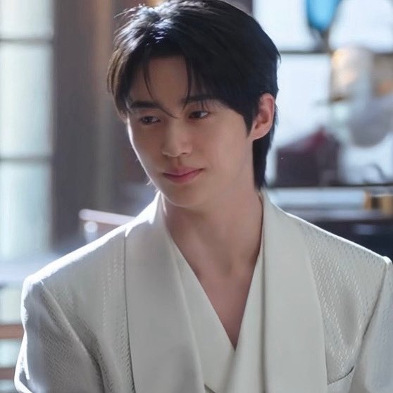 “ms seong                      “prime minister min
has arrived”                     is here as well’’