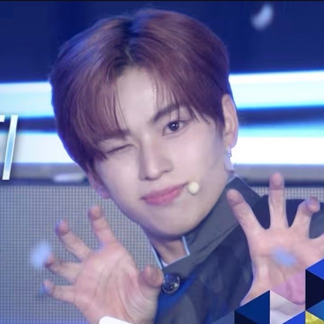 豆大福 tweet media