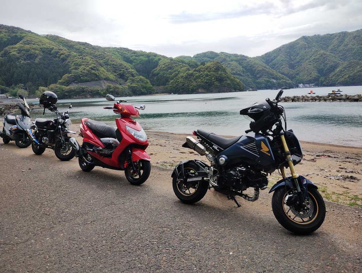 今日は会社の同僚がお世話になっているバイク屋さんのツーリングに混ぜてもらって行ってきました。

目的地は福井の一文字というごはん屋さん。

京都から福井への道は気持ち良くて最高ですね！