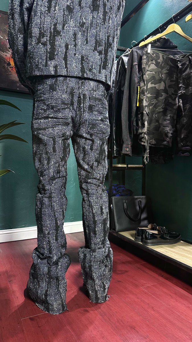 georgeemperor_'s tweet image. Jacket
George Emperor (spring) texture denim suit now available...

Featuring rivet strap button
Cuero Cowhide leather skin neckline
Fabric, tweed denim
Pant bootcut

Available in size 32,34 to 45
NGN145,800
#styletrends #clothes #leatherjacket #jacket #views #lagos 
Moviestar -