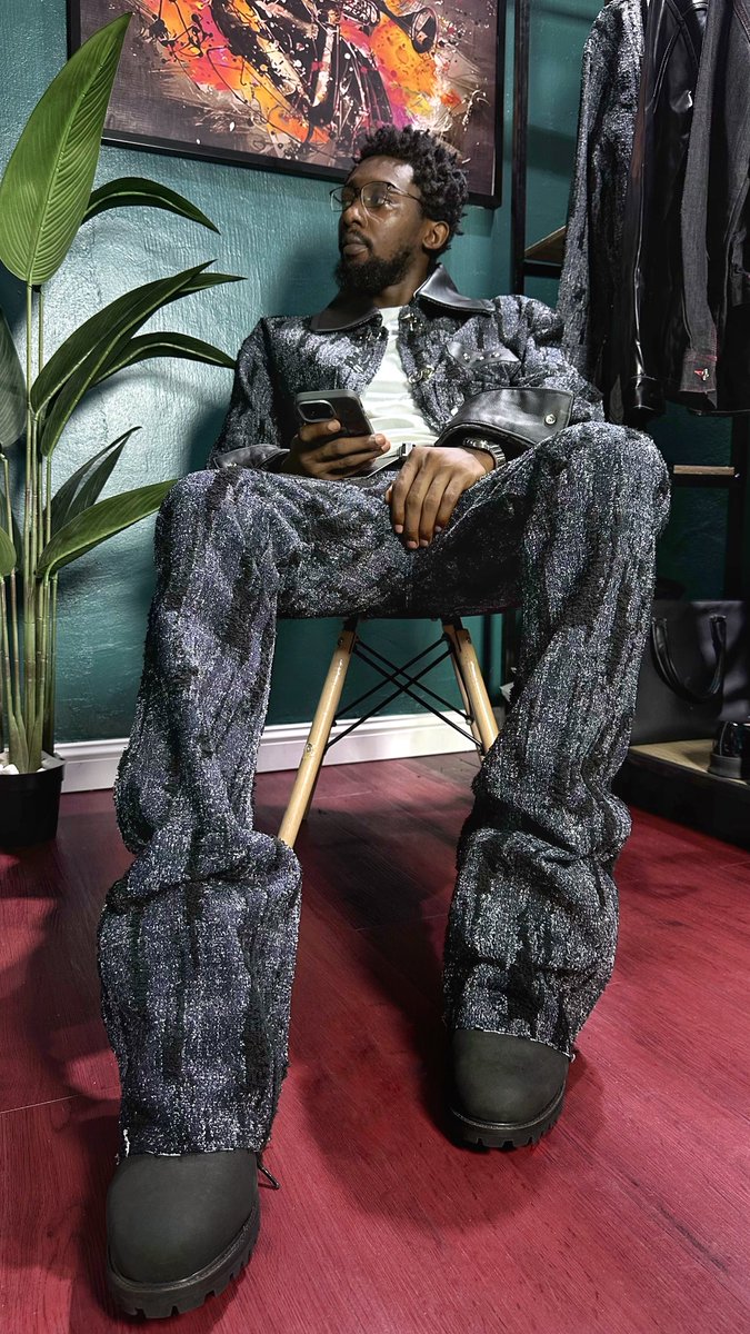 georgeemperor_'s tweet image. Jacket
George Emperor (spring) texture denim suit now available...

Featuring rivet strap button
Cuero Cowhide leather skin neckline
Fabric, tweed denim
Pant bootcut

Available in size 32,34 to 45
NGN145,800
#styletrends #clothes #leatherjacket #jacket #views #lagos 
Moviestar -