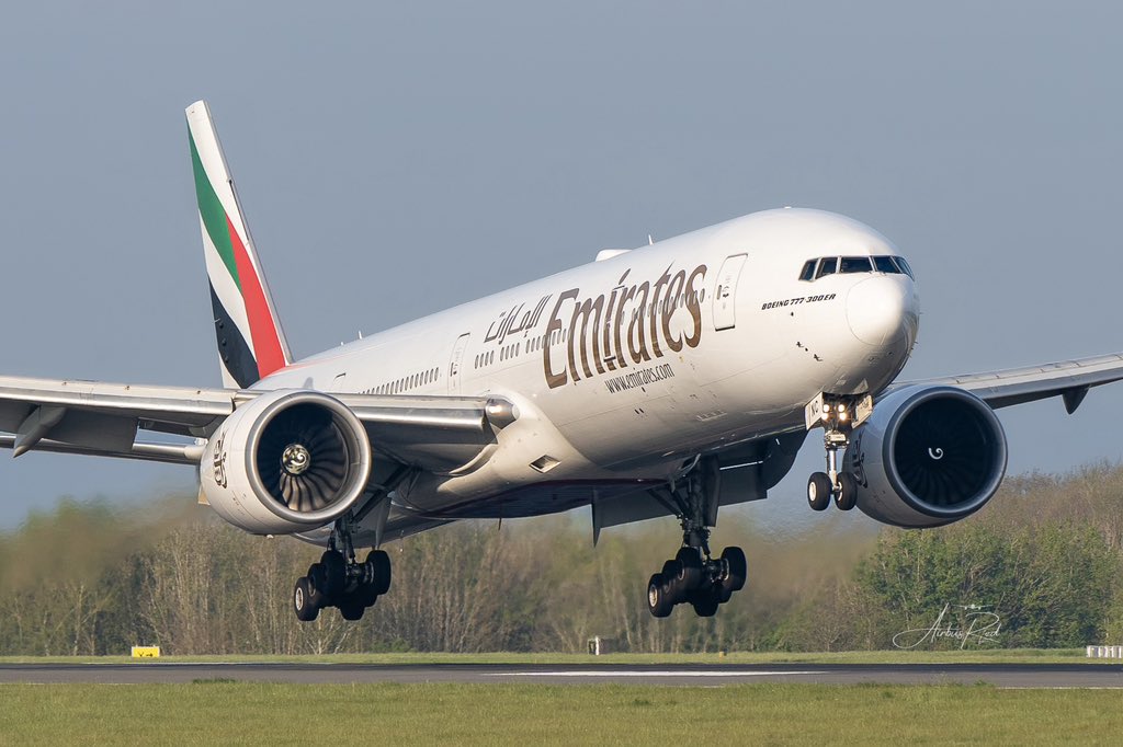 AirbusRed's tweet image. Temporarily replacing the morning A380 @emirates are using the Boeing 777 on the early Manchester rotation. A6-ENC seen touching down this morning as UAE1KM, piloted by one of my best friends. @emirates @manairport @visitdubai #manchester #boeing #avgeek #boeing777 #aviation 🇦🇪