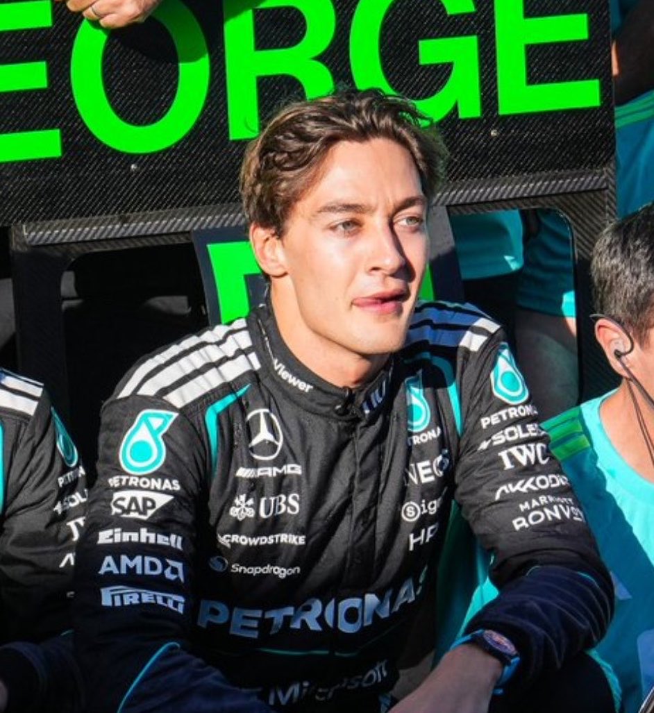 เห็นดราม่าอินฟลูตตคนนั้นมีคนมาแถว่าน้องจ้อจจริตออกสาวมากกว่าหล่อ 55555555555555 you bitch he can do BOTH perfectly fine but neither looks anything like whatever that weird tho :/