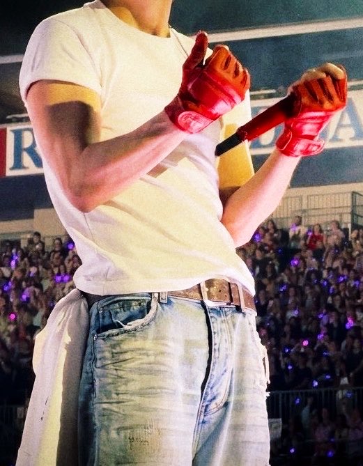 taehyung pretty hands tweet media