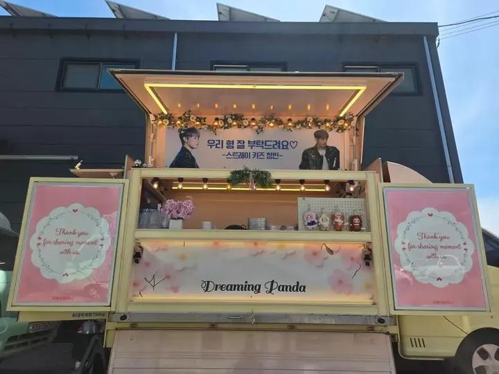 cbminyx's tweet image. STRAY KIDS's Changbin sent a coffee truck to Son Youngtaek at filming set!!

🔗 threads.com/@skz_stay_bk/p…

#SONYOUNGTAEK #TAG #손영택
#GoldenChild #골든차일드