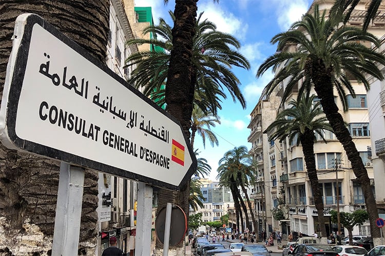 espanaenarabe's tweet photo. الشرطة تكشف حقيقة بيع التأشيرات في القنصلية الإسبانية في الجزائر للعائلات مقابل 25 ألف يورو -  https://t.co/pbvhq3p5hj https://t.co/kUMR6J1irm