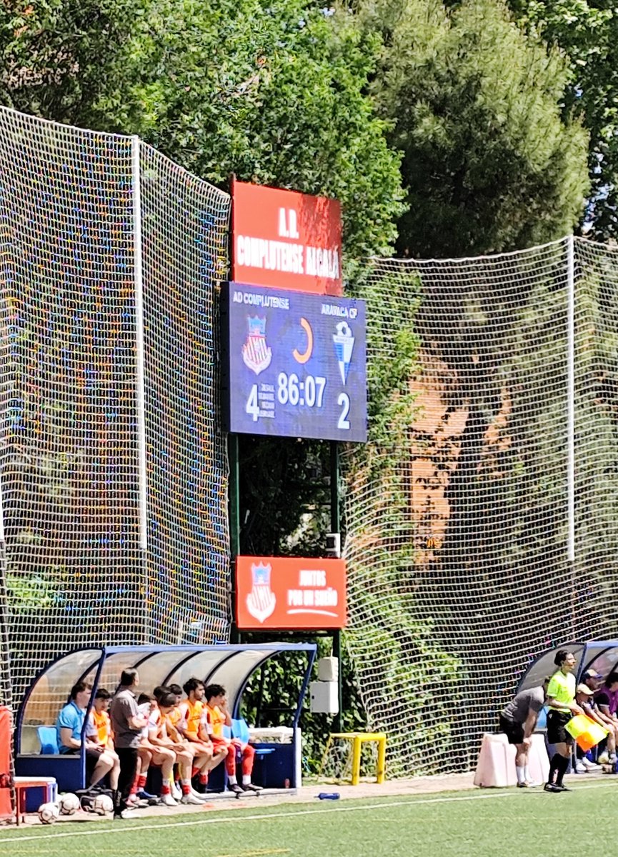 ADComplutense's tweet photo. Cuando te vas ganando 0-2 al descanso pero te olvidas de que estás en el Ferial...

¡¡LA QUE ESTAIS LIANDO!! 🫣

¡¡𝗘𝗦𝗧𝗢 𝗘𝗦 𝗘𝗟 𝗙𝗘𝗥𝗜𝗔𝗟!! 🫵🏼

@AlvaroVaraLopez 👔🫡

#EsaMaravillosaMinoría 🤫
#VamosComplu
🤍❤️ https://t.co/7uFHEvzzlL