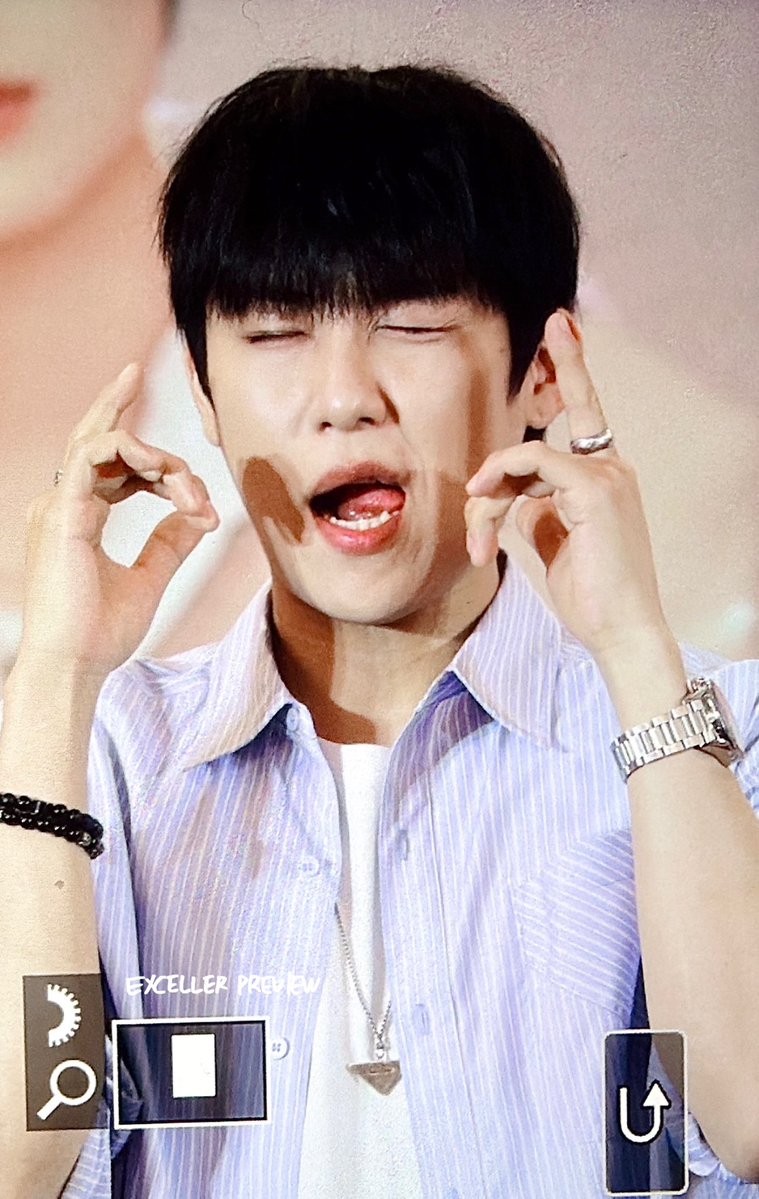 260426 CS 
얼굴은 애교인데
팔뚝. 팔뚝.팔뚝.
전완근. 전완근. 전완근.
#박우진 #PARKWOOJIN #AB6IX #에이비식스