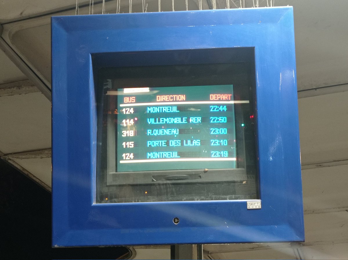 SimonBarth62993's tweet image. Loin des écrans d'affichages modernes, ce téléviseur de la gare routière du château de Vincennes est une bel curiosité. Malgré son âge, je dirais au moins 30 ans, il fonctionne toujours très bien.

#RATP #bus