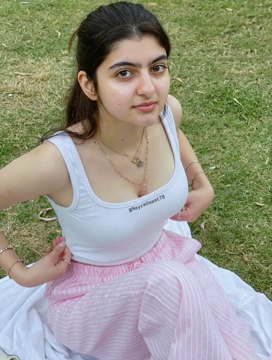 miss_annu96's tweet image. Hey...
     Just a girl in her pink era, soaking up the sun 🌞💗

Which slide matches your vibe today? Drop your number 

#SoftGirlSummer

#SoftGirl

#Pink

#Aesthetic

#PicnicVibes

#NaturalBeauty