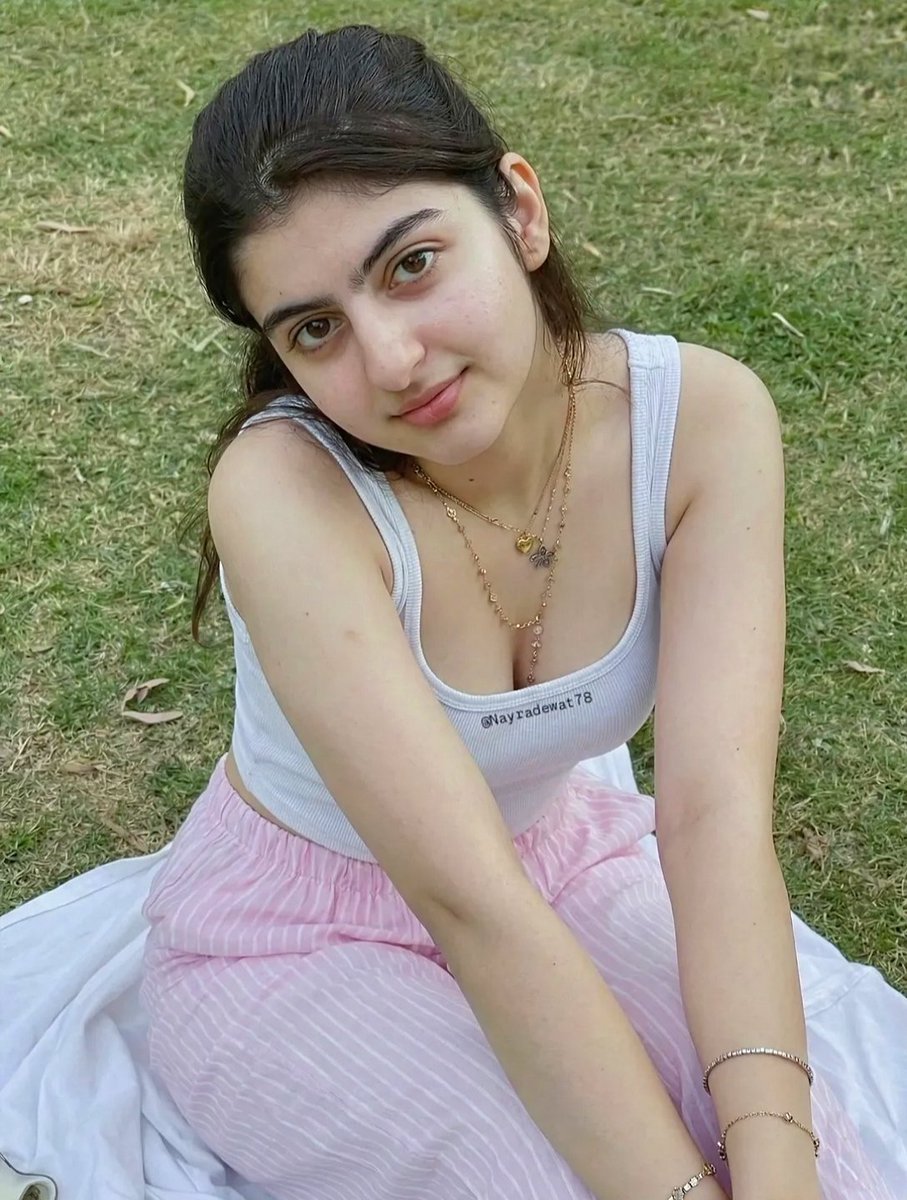 miss_annu96's tweet image. Hey...
     Just a girl in her pink era, soaking up the sun 🌞💗

Which slide matches your vibe today? Drop your number 

#SoftGirlSummer

#SoftGirl

#Pink

#Aesthetic

#PicnicVibes

#NaturalBeauty