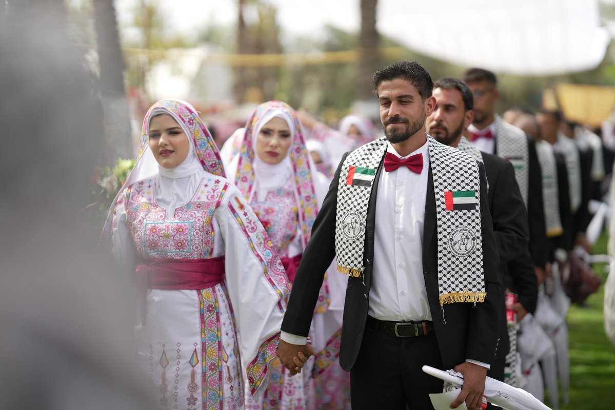علم الإمارات 🇦🇪 يرفرف عاليا جنبا الى جنب علم فلسطين 🇵🇸 في يوم #ثوب_الفرح2 في غزة امس