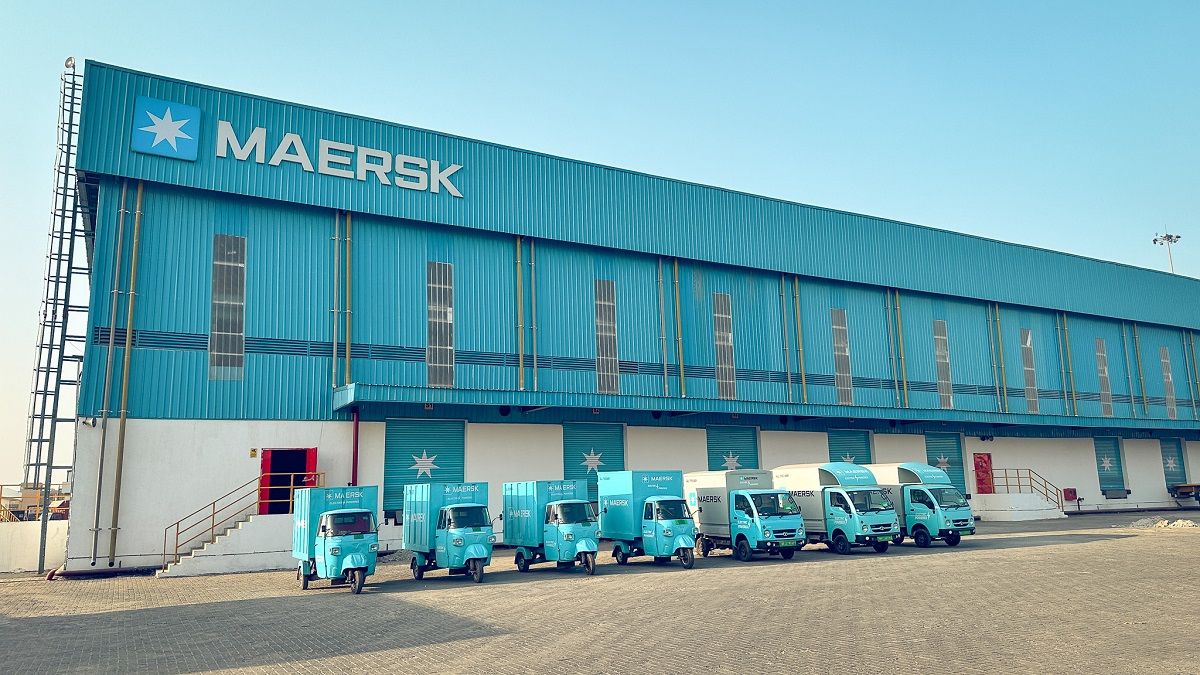 OpswithSagar's tweet image. Maersk just leased 233,492 sq ft minutes from Port Newark.
It's not a warehouse story. It's a verticalization story.
Maersk now: 65+ US ground hubs, 5-7 more in 2026, 8.8M sq ft globally.
Sea + port + ground + last-mile = the new resilience playbook.
#SupplyChain #Logistics