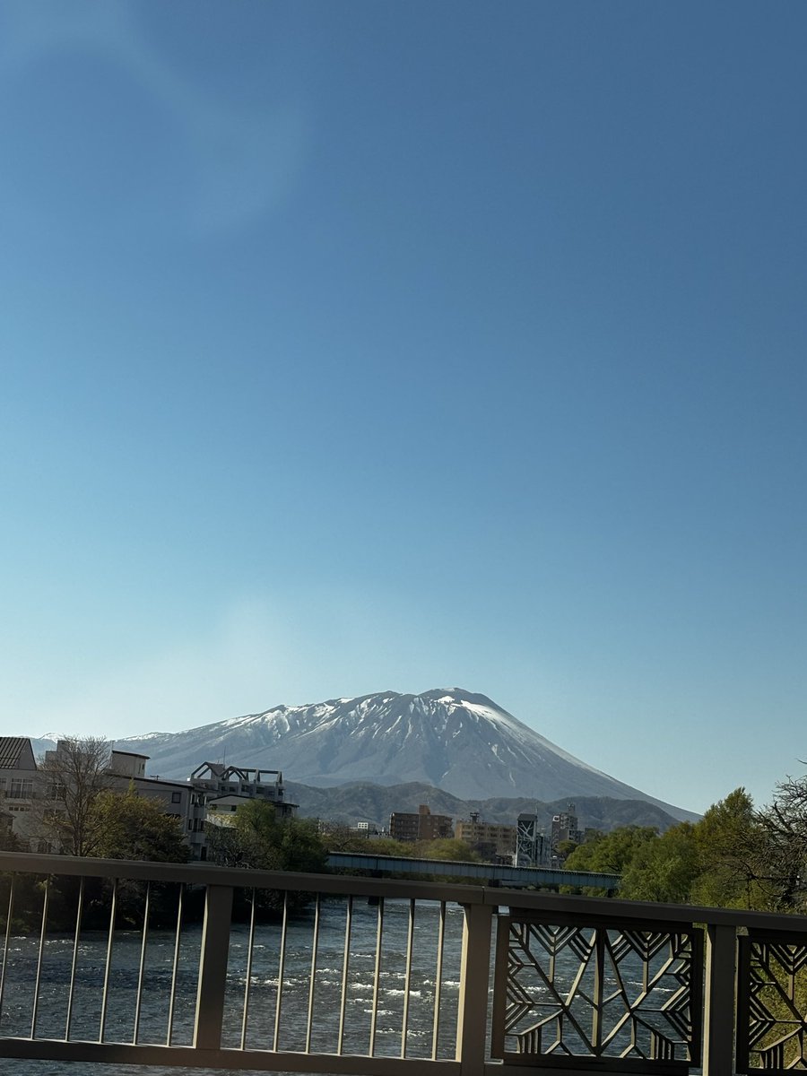 00Yh's tweet photo. 盛岡帰省
今回は岩手山がとても綺麗に見えて嬉しかった…盛岡側からも、故郷の八幡平側から見た景色もどちらも好き！
渋民からの景色は初！
あぁ…ずっと居たいなぁ… https://t.co/CIyX98euYt