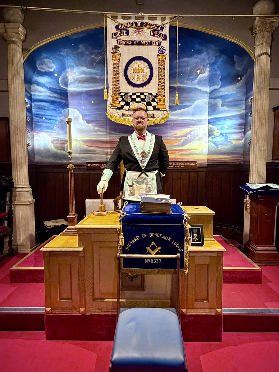 of_8333's tweet image. Yesterday, at the 219th Regular Meeting the new Worshipful Master was Installed before the St George’s Day Festive Board. The Lodge was also presented with a Platinum Award from the 2026 Festival for raising £25K+ in donations. #StGeorgesDay #england #Freemasons #freemasonry
