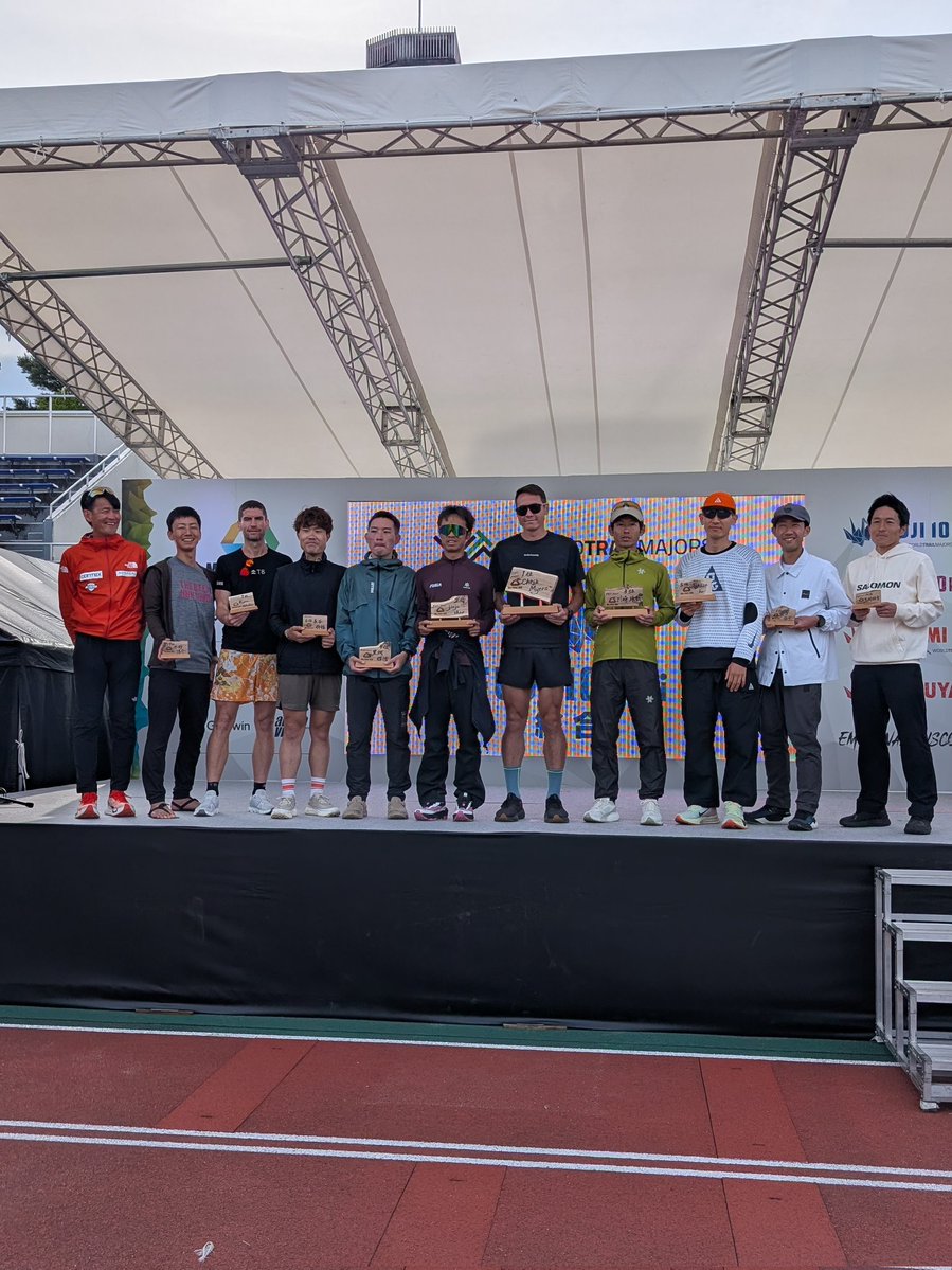 EssJapan's tweet image. ESSがサポートするトレイルランナー川崎 雄哉選手が、富士山麓を舞台に開催される世界的なトレイルランニングレース「Mt.FUJI 100」(走行距離約165k)に出場しました。世界のトップランナーが出場するなか見事3位フニッシュ(タイム18:51:03)で表彰されました。おめでとうございます。
#ess
#mtfuji100