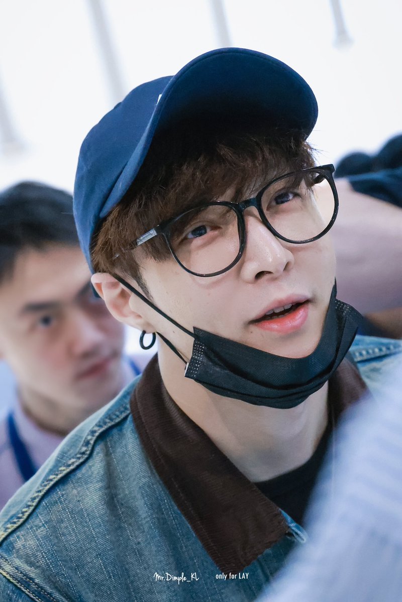 LayZhangBase's tweet image. ✈️ | 260426 #Yixing Airport Update

PEK 🛫

CR. MrDimpleKL
#LAY #LayZhang #张艺兴 @layzhang @lay_studio