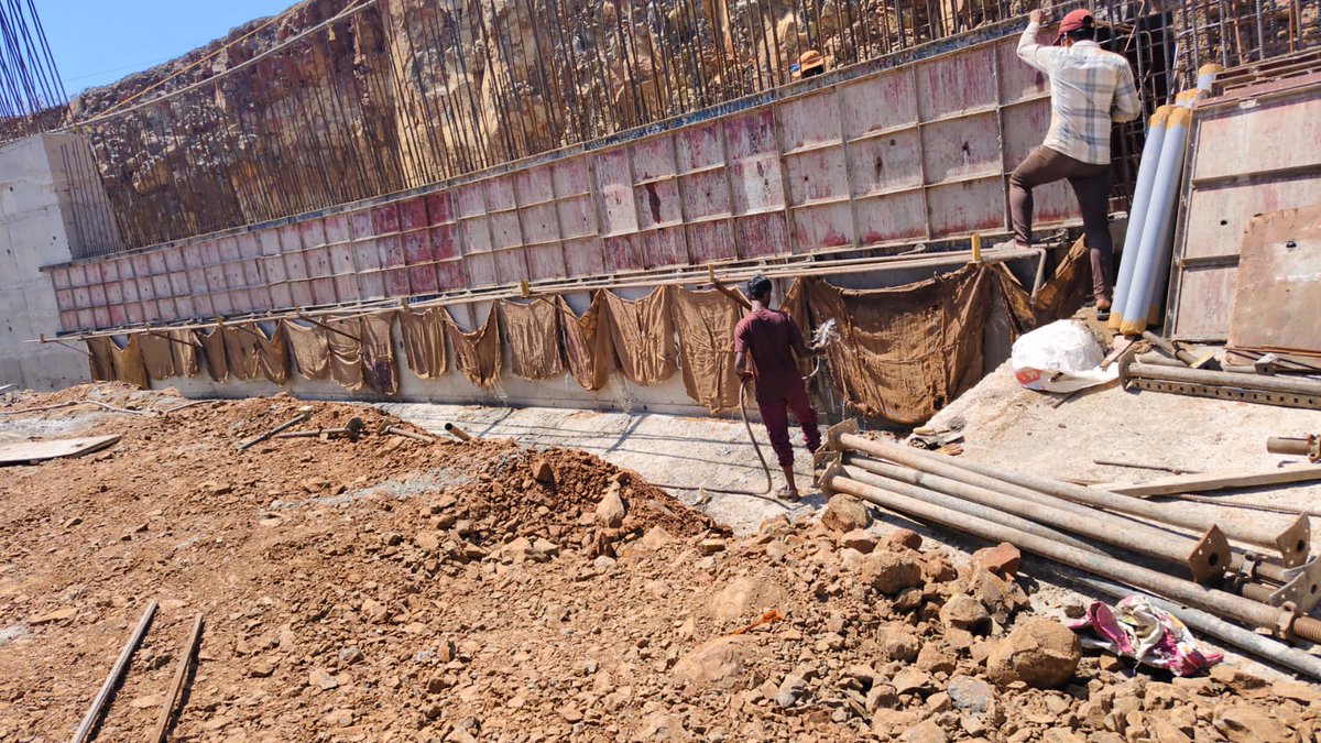 MURWDFoundation's tweet photo. #workonElevatedRoadrestarts
At long last and after repeated follow-up's work on the elevated road connecting Kad Nagar to Windchimes road and beyond has restarted. 

Thank you @navalMH  @aniruddhap52303  and #Bankar saheb. The completion of this road is vital for connectivity. https://t.co/Ij4jbc11rg